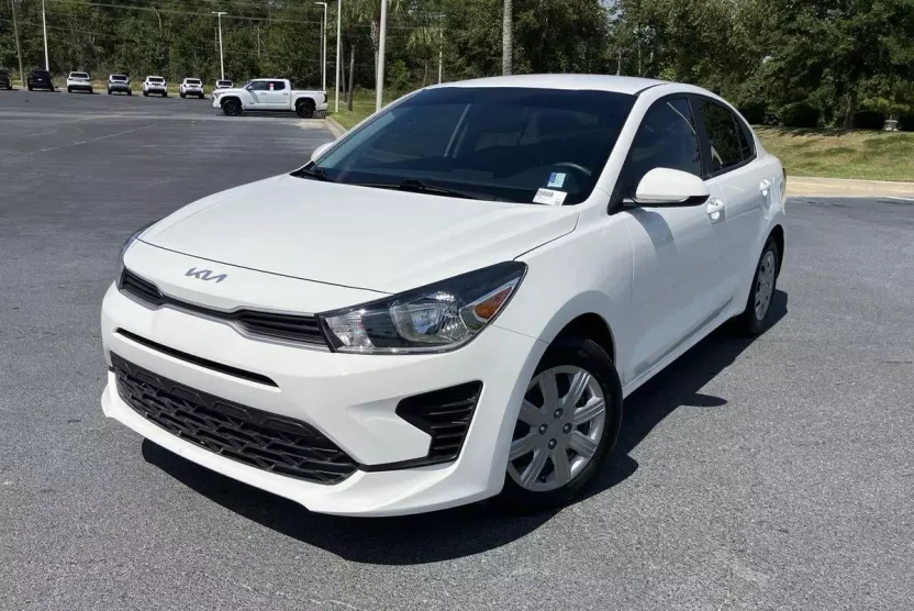 2023 Kia Rio LX photo 1