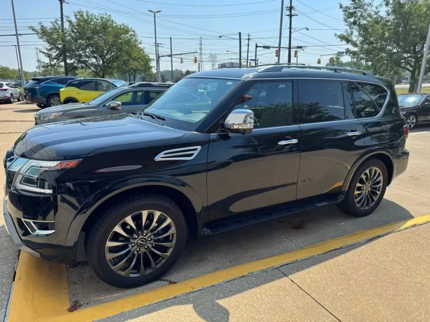 2024 Nissan Armada Platinum photo 1