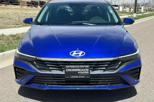 2025 Hyundai Elantra SE photo 2