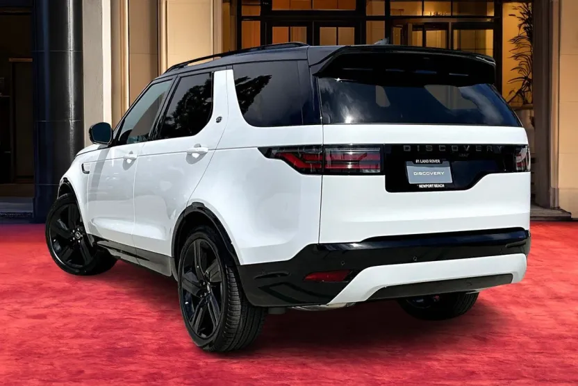 2025 Land Rover Discovery SE photo 1