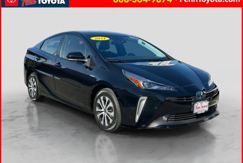 2021 Toyota Prius LE photo 1