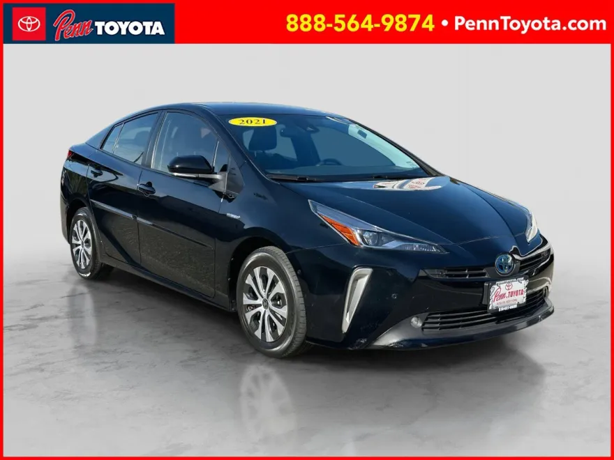 2021 Toyota Prius LE photo 1
