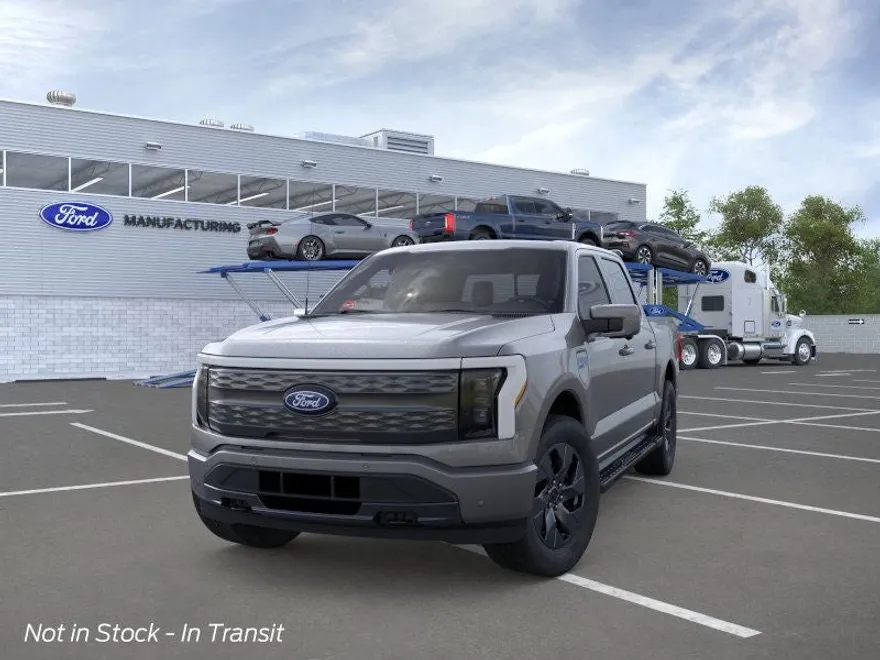 2025 Ford F-150 Lightning Lariat photo 1