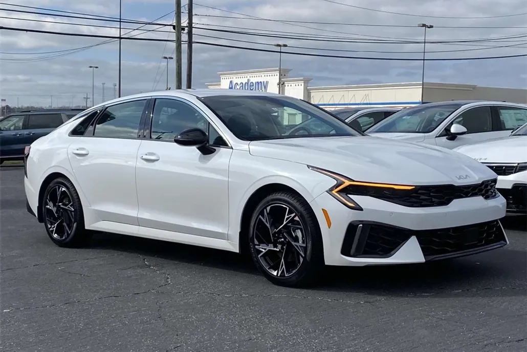 2025 Kia K5 GT-Line photo 1