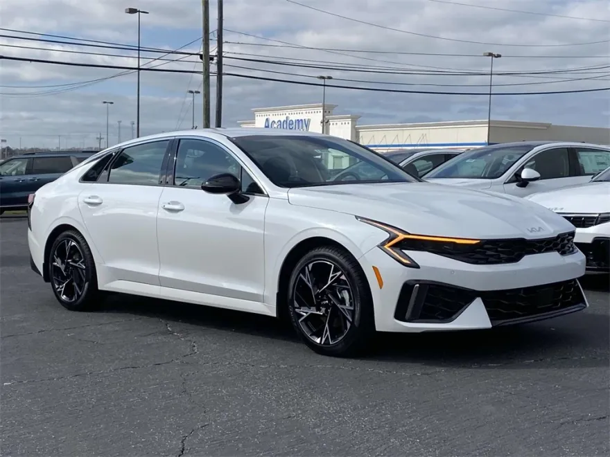 2025 Kia K5 GT-Line photo 1