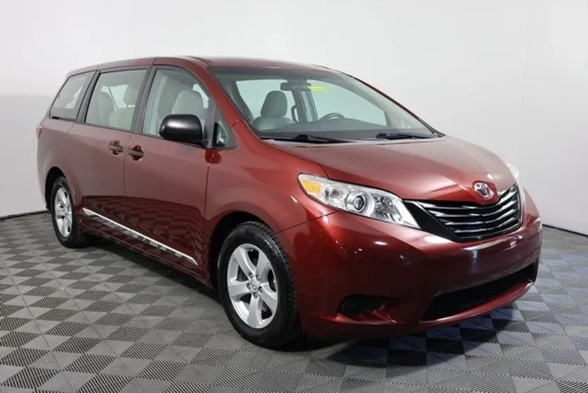 2015 Toyota Sienna L photo 1