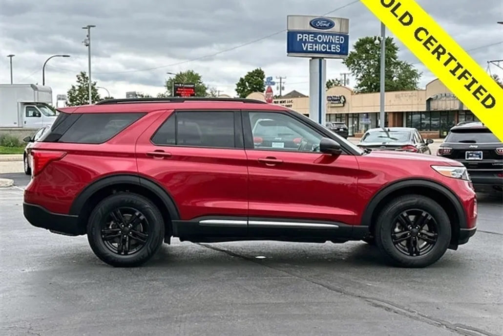 2022 Ford Explorer XLT photo 1