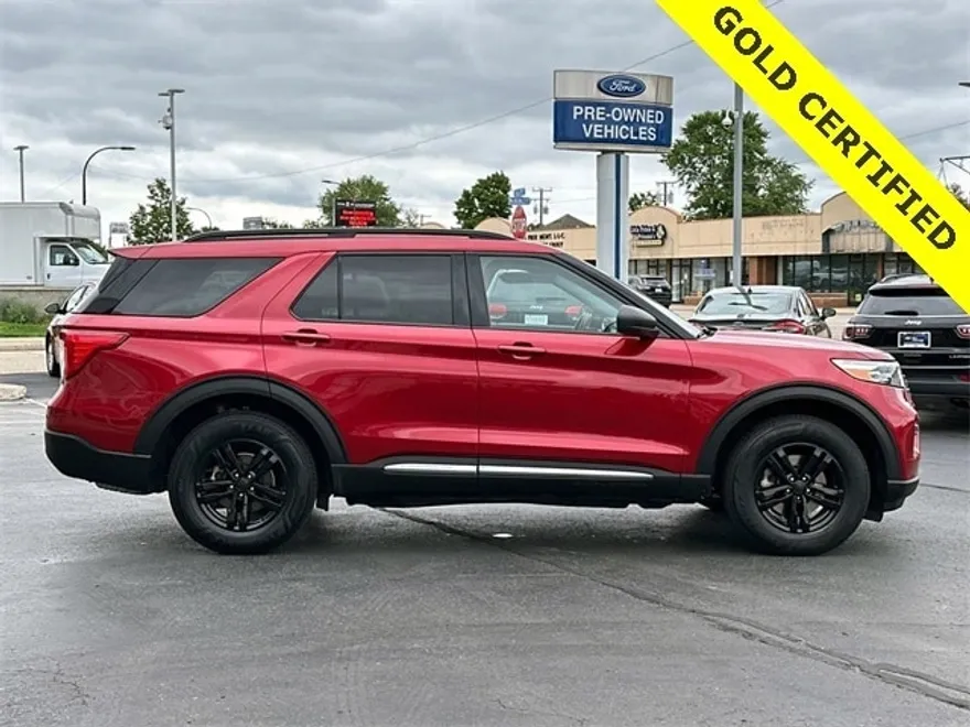 2022 Ford Explorer XLT photo 1