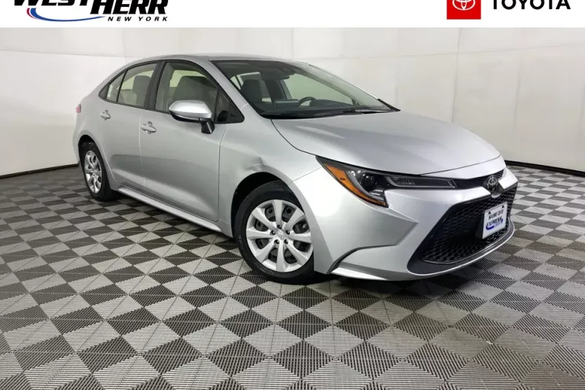 2022 Toyota Corolla LE photo 1