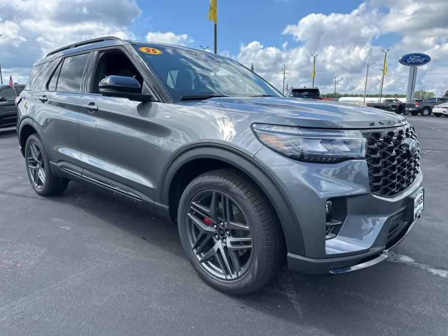 2025 Ford Explorer ST-Line photo 1