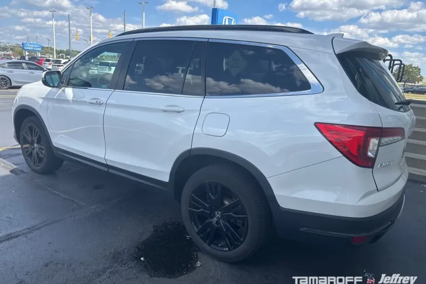 2022 Honda Pilot Special Edition photo 1