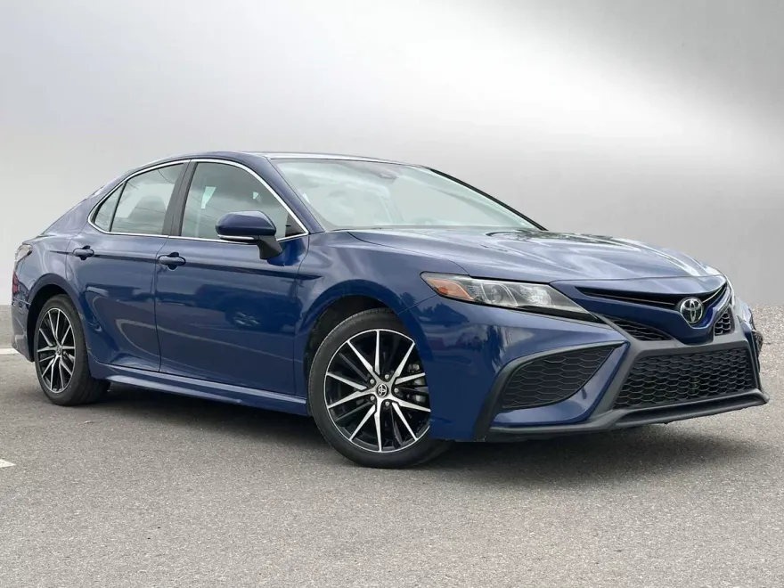 2024 Toyota Camry SE photo 1