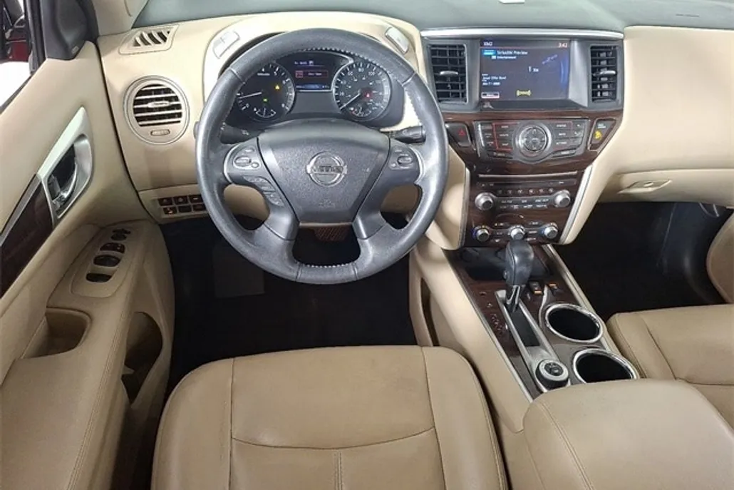 2016 Nissan Pathfinder SL photo 1