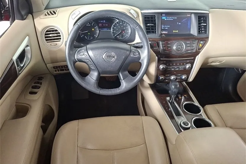 2016 Nissan Pathfinder SL photo 1