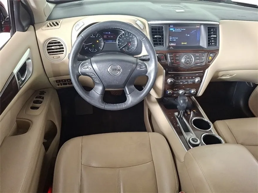 2016 Nissan Pathfinder SL photo 1