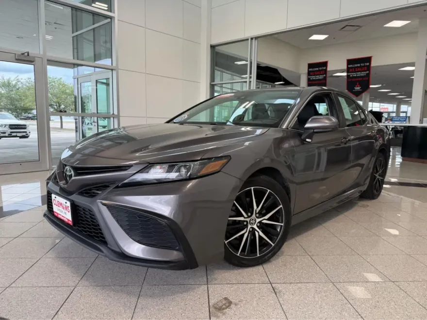 2021 Toyota Camry SE photo 1