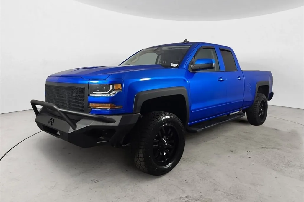 2018 Chevrolet Silverado 1500 LT photo 1