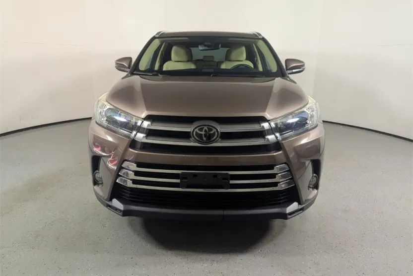 2017 Toyota Highlander Limited photo 1