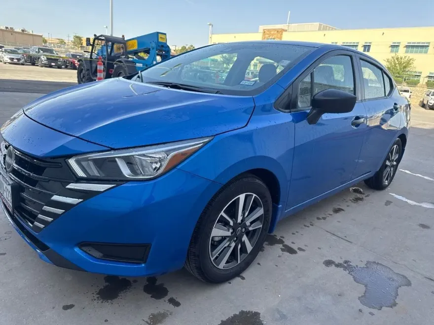 2024 Nissan Versa 1.6 S photo 1
