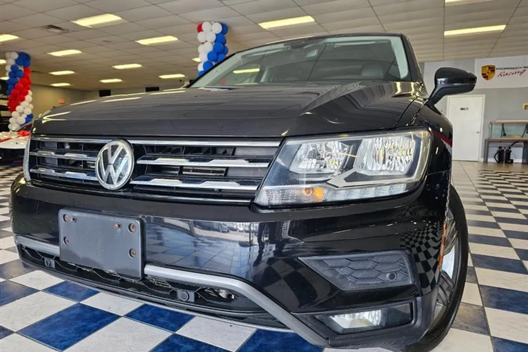 2020 Volkswagen Tiguan SE R-Line Black photo 1