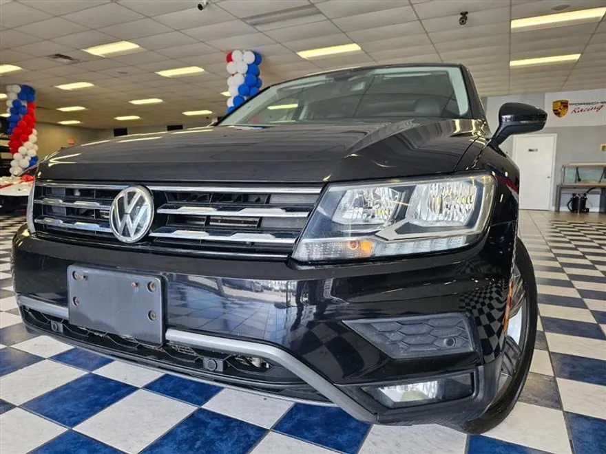 2020 Volkswagen Tiguan SE R-Line Black photo 1