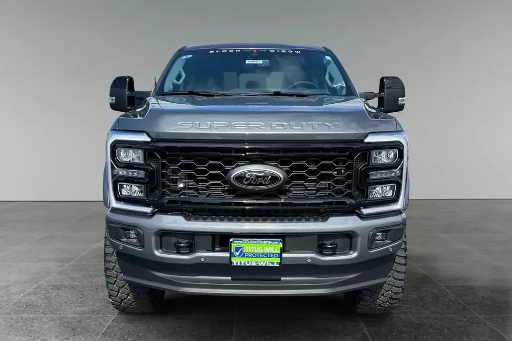 2025 Ford F-250 Lariat photo 1