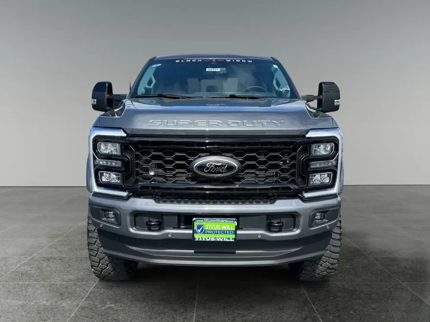2025 Ford F-250 Lariat photo 1