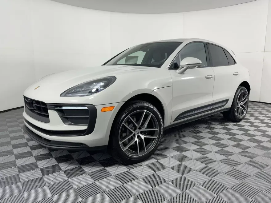 2026 Porsche Macan T photo 1