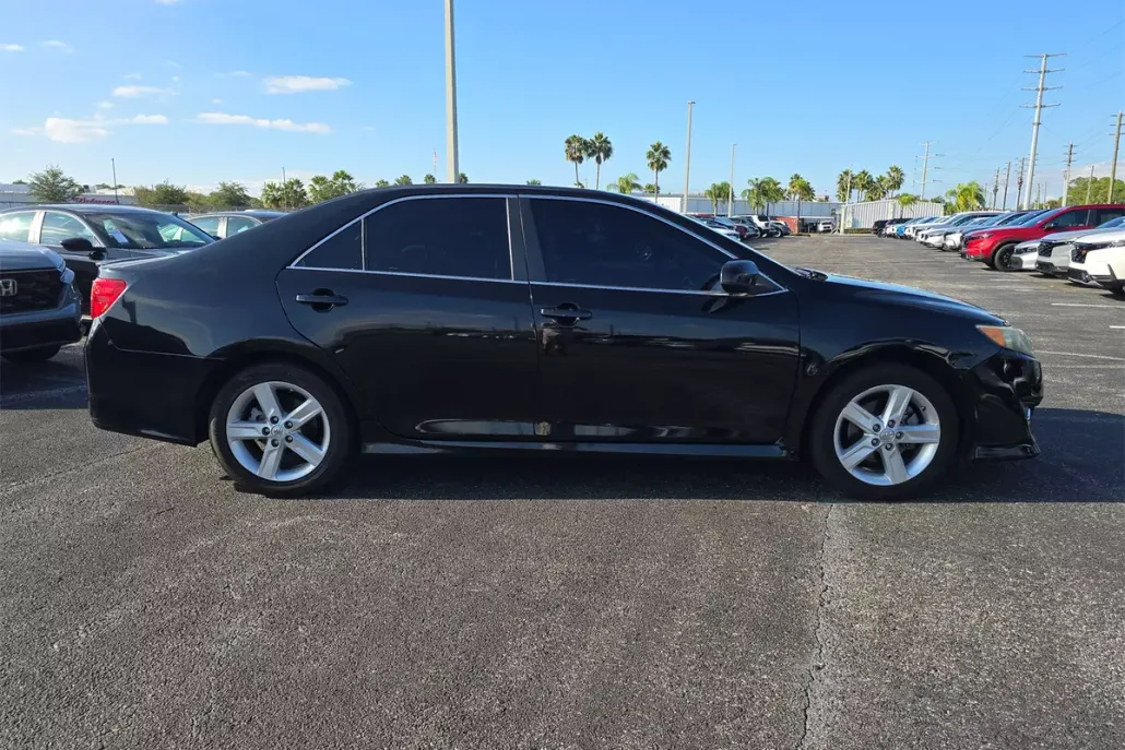 2013 Toyota Camry SE photo 1