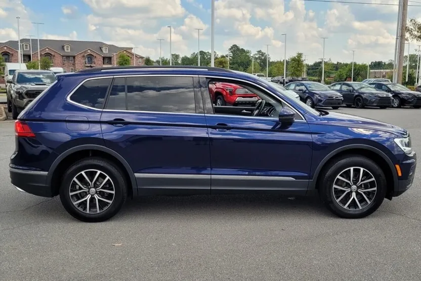 2021 Volkswagen Tiguan SE photo 1