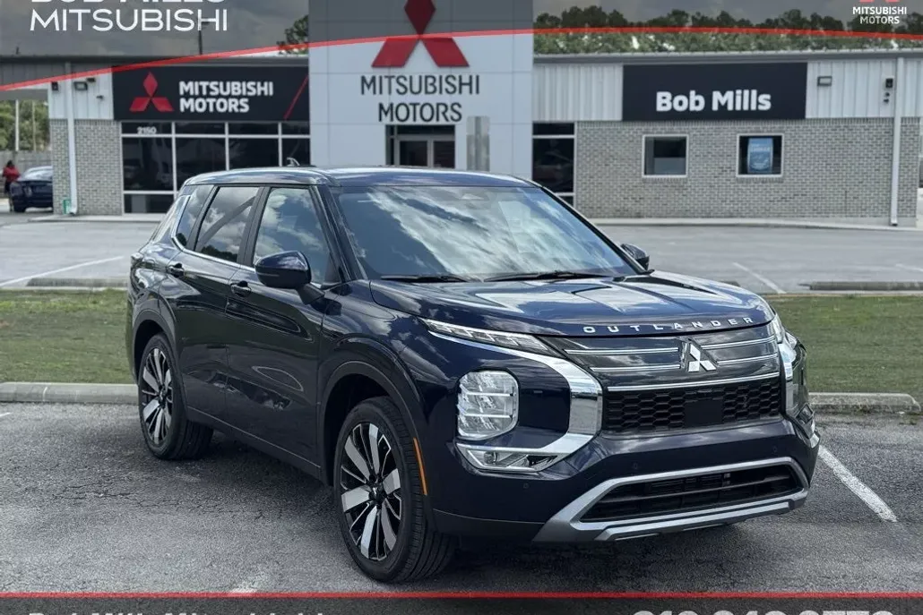 2025 Mitsubishi Outlander SE photo 1