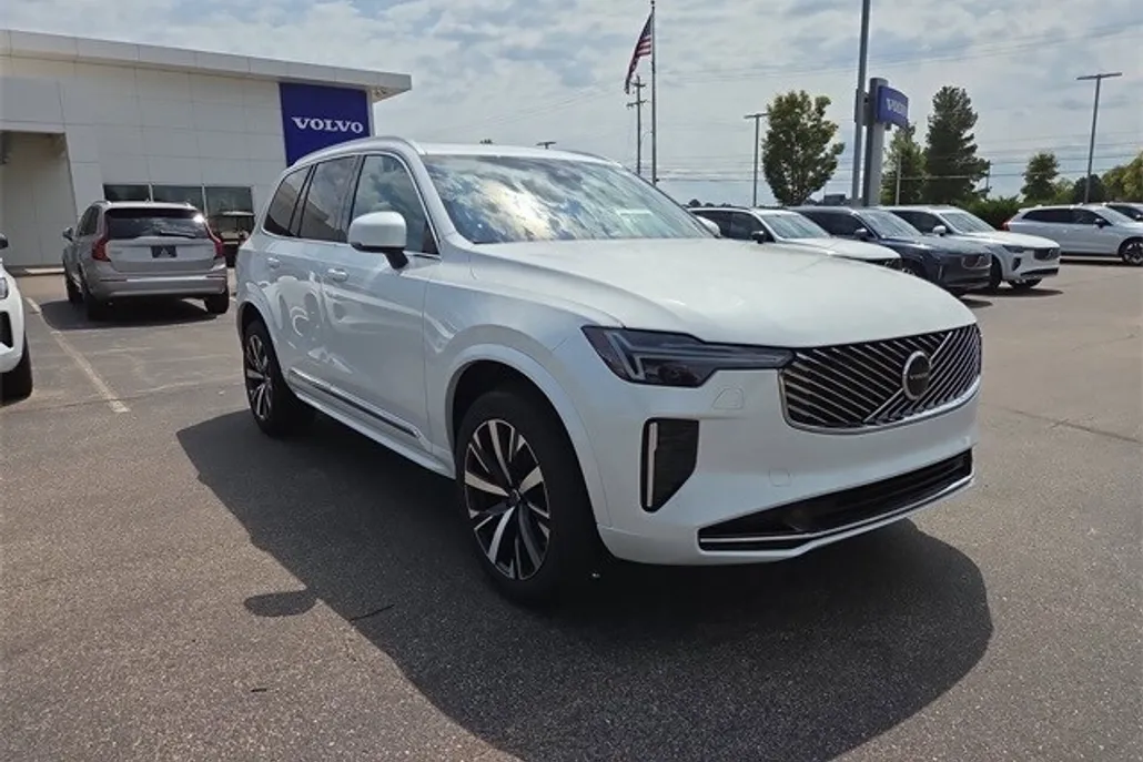 2026 Volvo XC90 Core photo 1