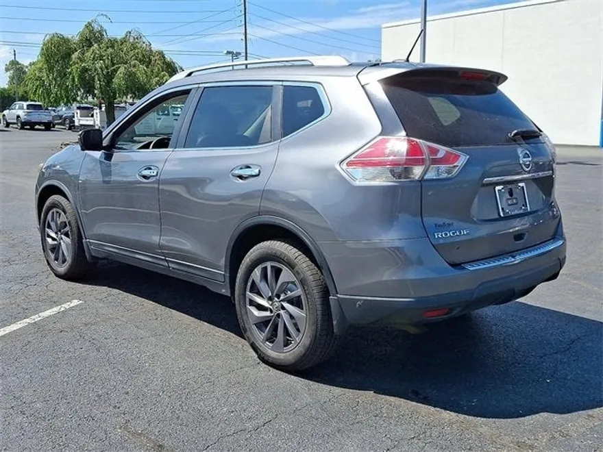 2016 Nissan Rogue SL photo 1