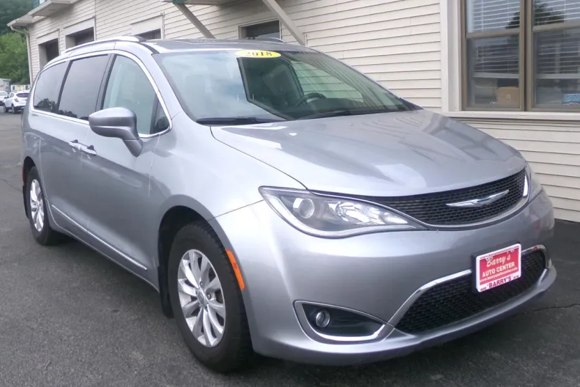 2018 Chrysler Pacifica Touring L photo 1