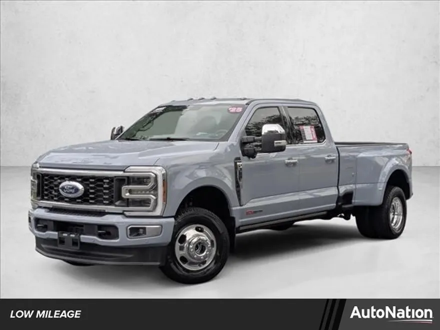2025 Ford F-350 Platinum photo 1