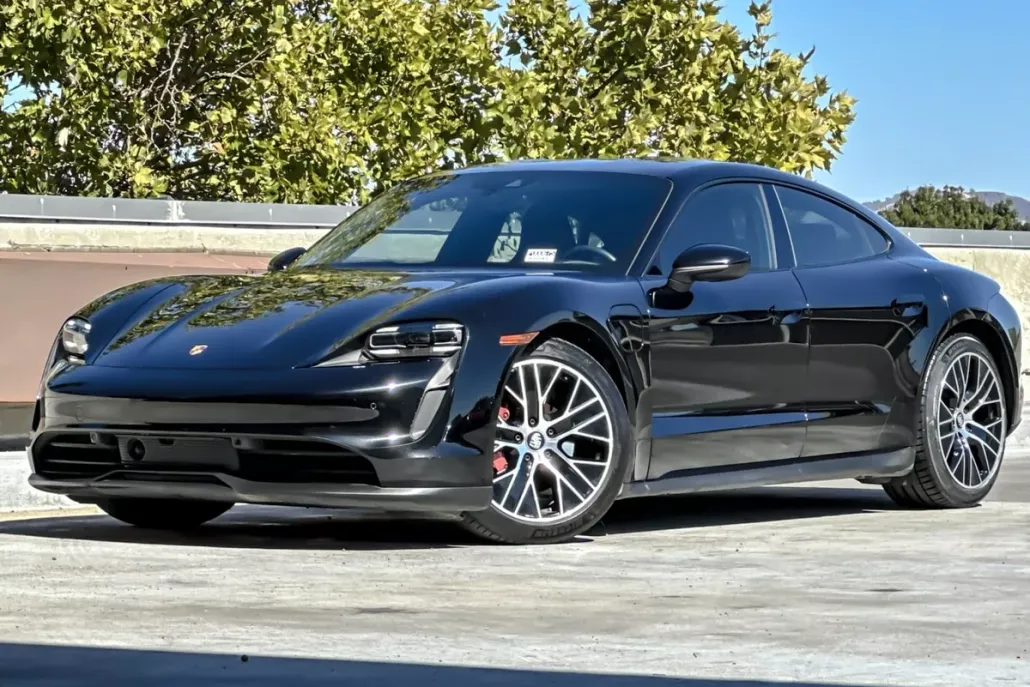 2023 Porsche Taycan photo 1