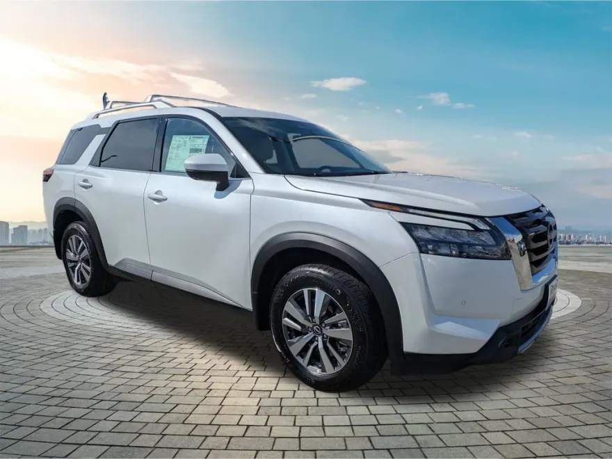 2025 Nissan Pathfinder SL photo 1