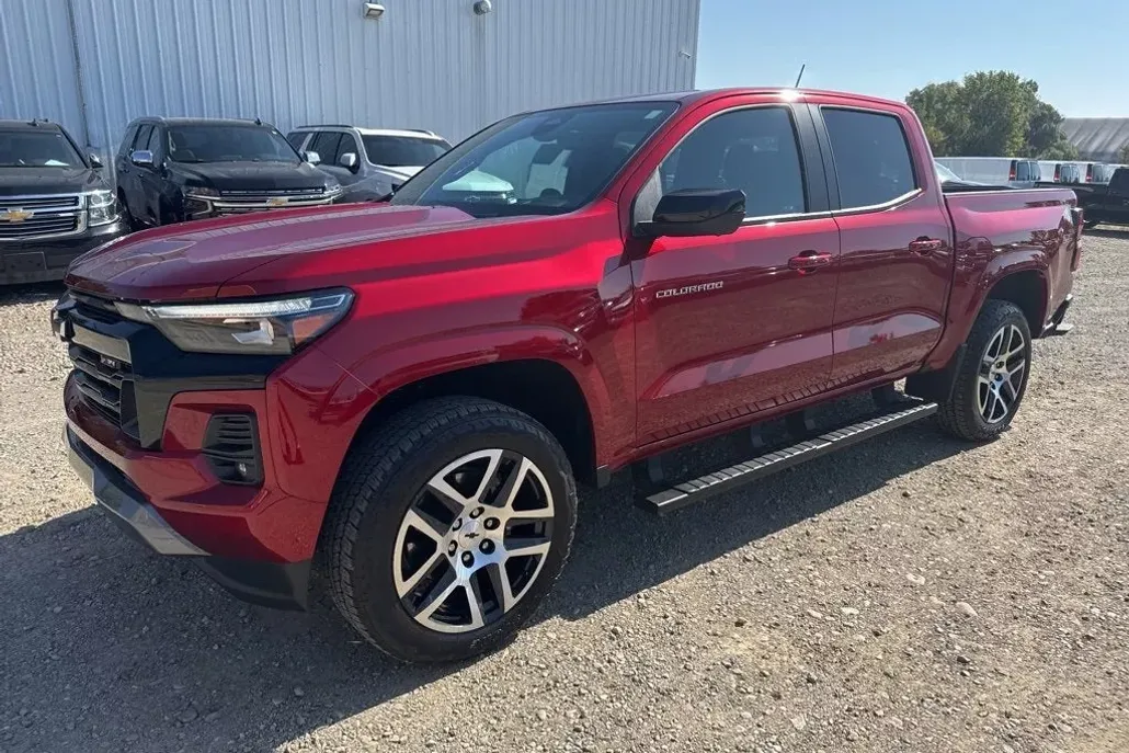2023 Chevrolet Colorado Z71 photo 1