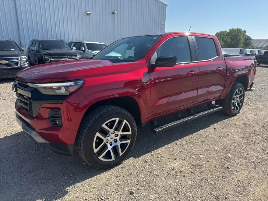 2023 Chevrolet Colorado Z71 photo 1