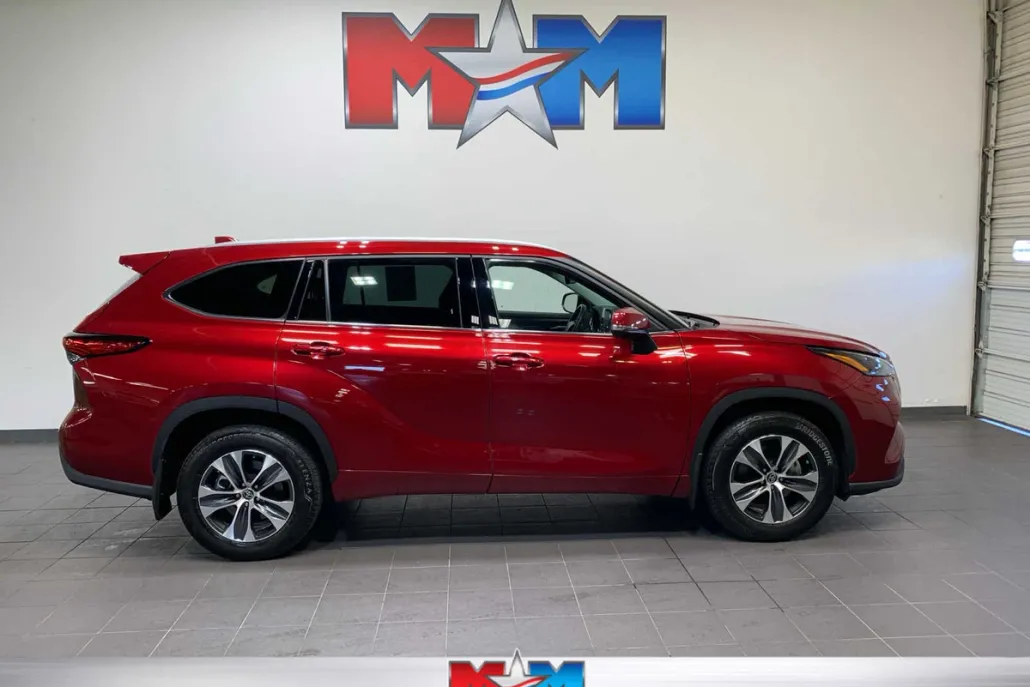 2022 Toyota Highlander XLE photo 1
