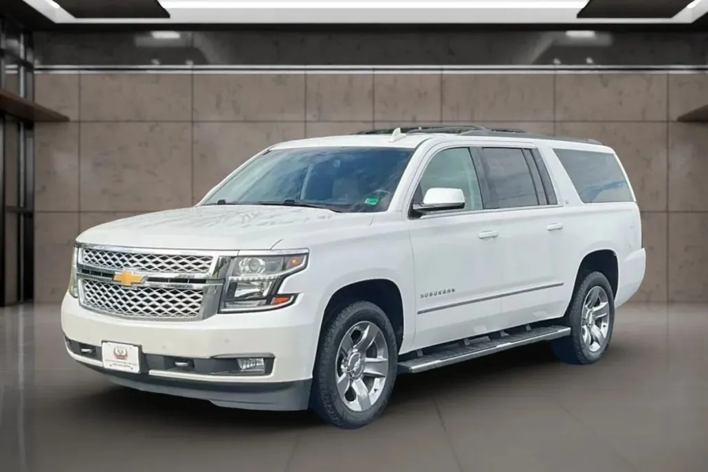 2019 Chevrolet Suburban LT photo 1