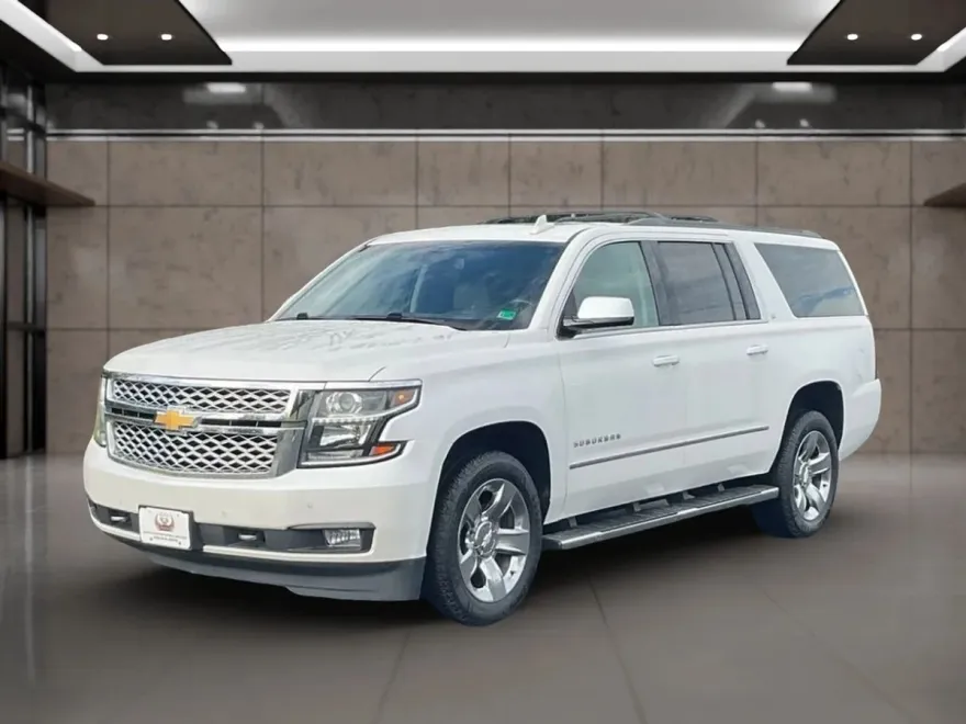 2019 Chevrolet Suburban LT photo 1