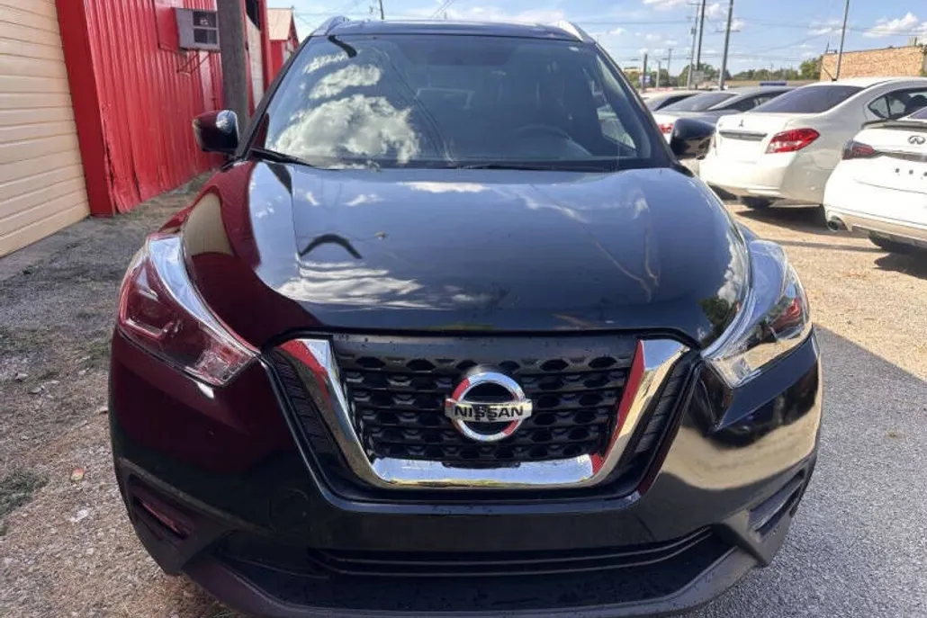 2019 Nissan Kicks SR photo 1