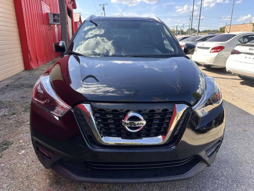 2019 Nissan Kicks SR photo 1