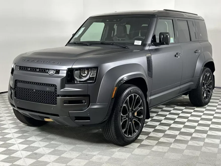 2025 Land Rover Defender 110 photo 1