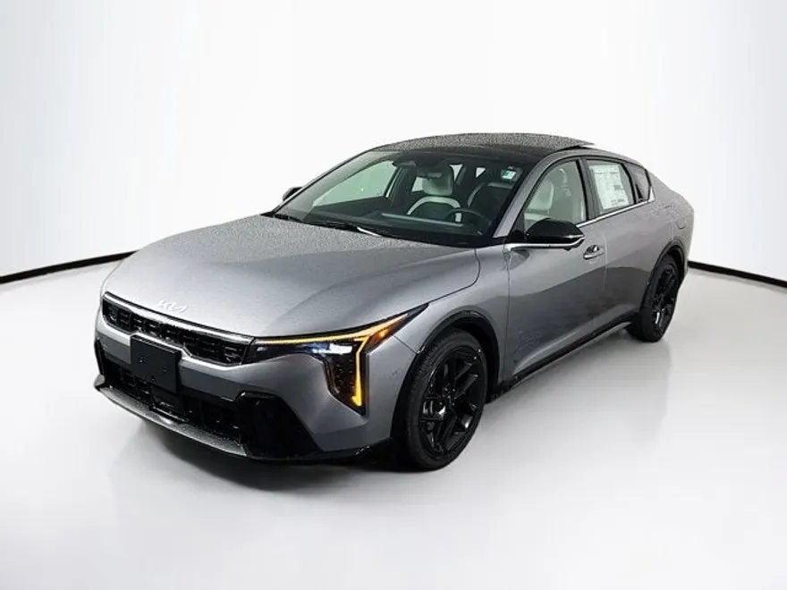 2025 Kia K4 GT-Line Turbo photo 1