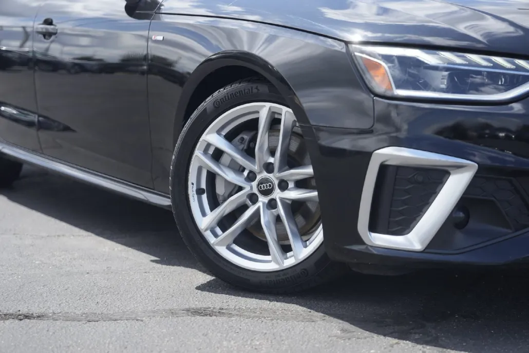 2023 Audi A4 45 S line Premium Plus photo 1