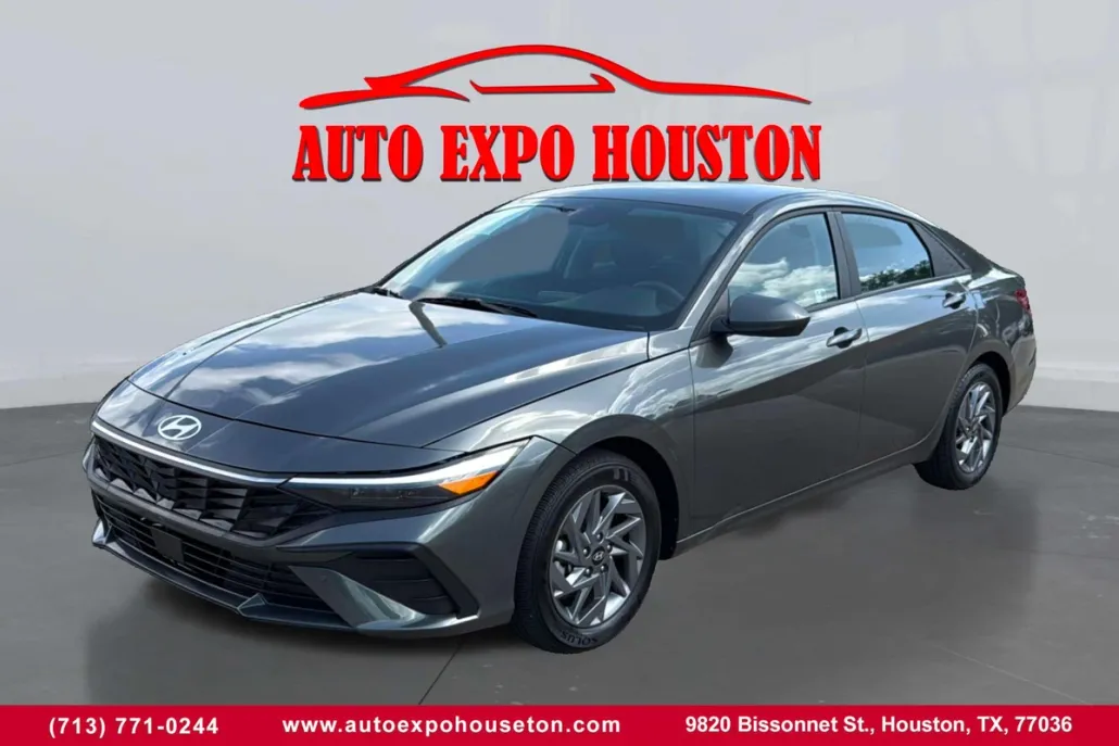 2024 Hyundai Elantra SEL photo 1