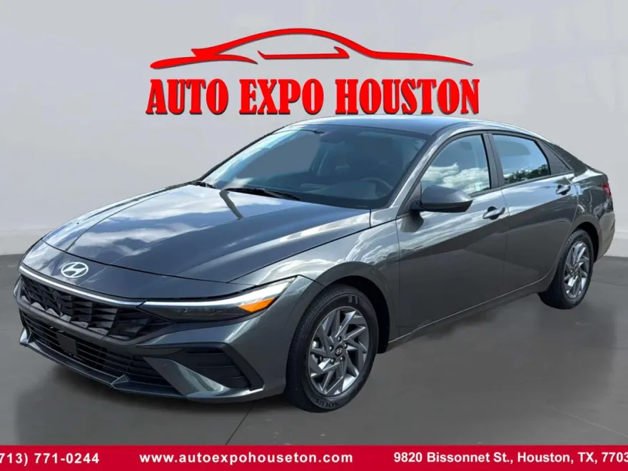 2024 Hyundai Elantra SEL photo 1