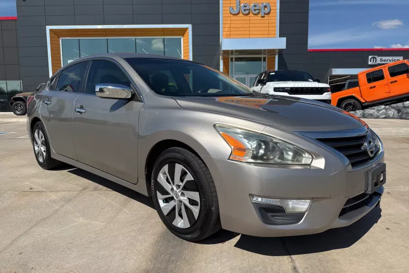 2013 Nissan Altima 2.5 S photo 1